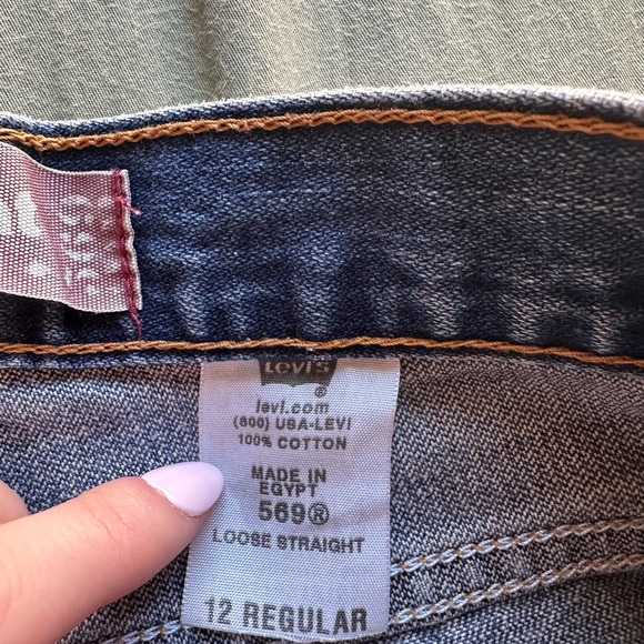 Vintage Levi’s 569 Medium/Dark Wash Denim Cutoff Shorts - Picture 4 of 5